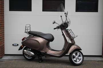 Vespa Primavera Touring bruin