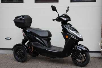 Retelli Conforto 3 wieler Scoot-mobiel 45 km/u geen rijbewijs of helm nodig