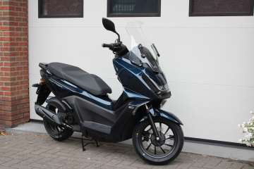 Kymco Skytown 45 km/u  PETROLEUM BLAUW METALLIC
