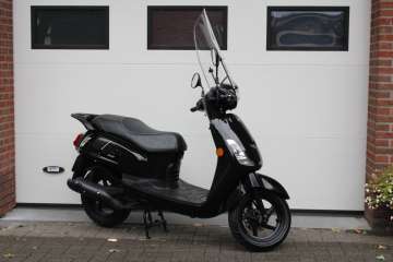 Sym Fiddle 2 Glans zwart Nieuwstaat
