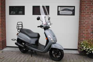 Sym Fiddle 2 Rich Grey uit 2021 slechts 6.970 km incl windscherm en klapdrager