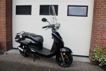 Sym Allo met slechts 5.000 km uit 2020 nieuwstaat incl windscherm