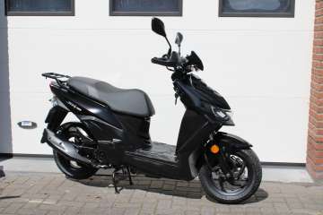 Sym Jet 4 RX uit 2024 mat zwart