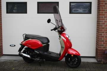 Sym Mio 50I snorscooter met slechts 1.350 km
