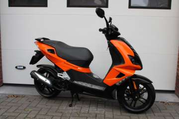 Peugeot Speedfight 4 Orange/Black bromscooter 45 km/u