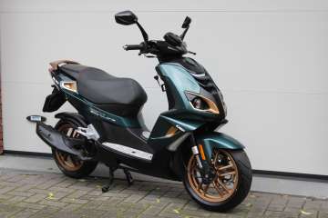 Peugeot Speedfight 4 Deep Lake Green slechts 5.851 km bromscooter