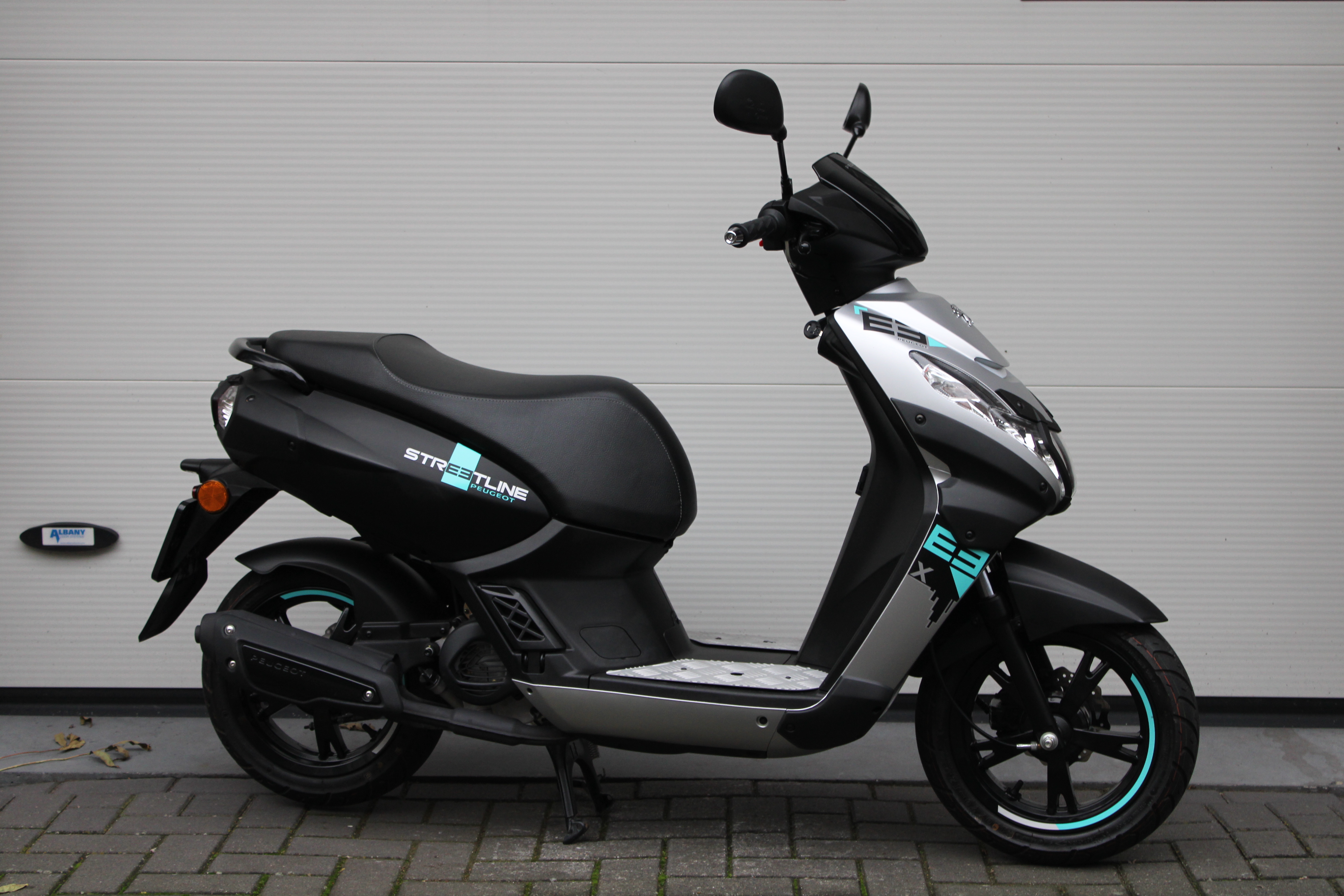 Peugeot Kisbee Streetline bromscooter - Metselaar scooters