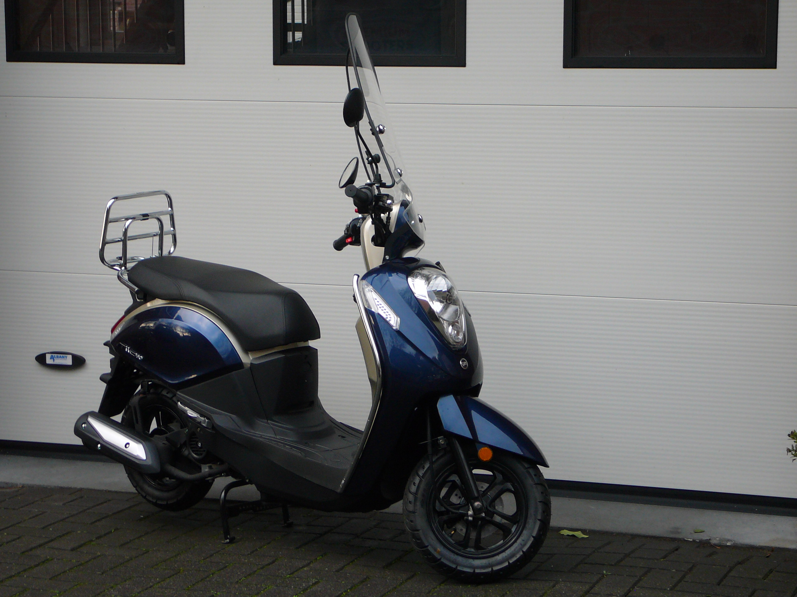 Sym Mio Premium Bromscooter ocean blue - Metselaar scooters